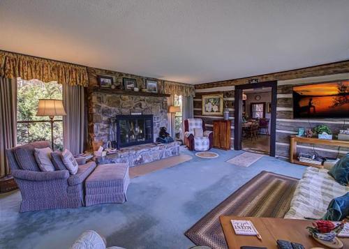 Far Horizons #416 By Aunt Bug's Cabin Rentals