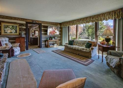 Far Horizons #416 By Aunt Bug's Cabin Rentals