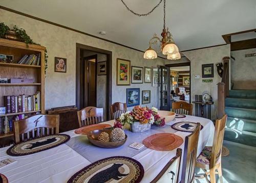 Far Horizons #416 By Aunt Bug's Cabin Rentals