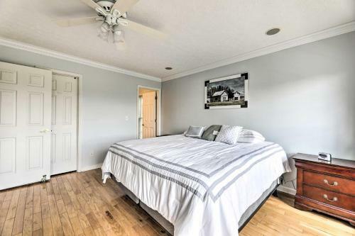 Serene Smithville Home With 2 Decks And Lake View