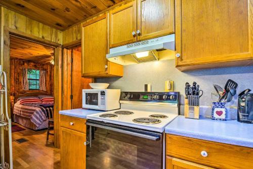 Tellico Plains Cabin - 25 Acres, Backyard Creek!