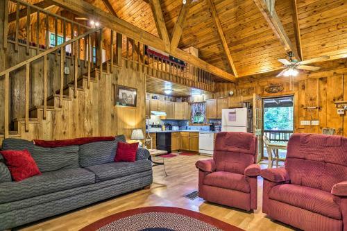 Tellico Plains Cabin - 25 Acres, Backyard Creek!