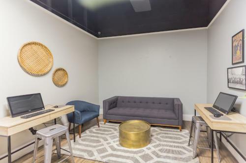 Apartamento Fully Furnished Downtown Studio - Walk Score 85