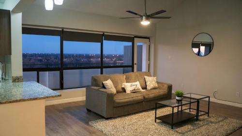 Cozy Downtown High-rise Luxury Apartments