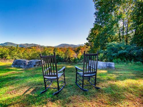 Abrams Retreat At Cades Cove With Mountain Views