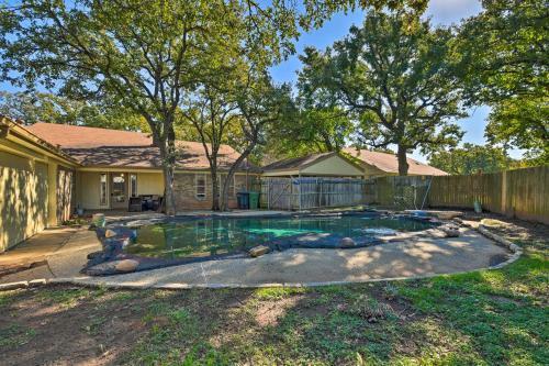 Bedford Digs With Private Pool And Rec Room!
