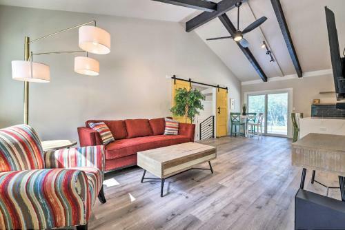 Modern And Colorful Buda Home Near Dtwn Austin!