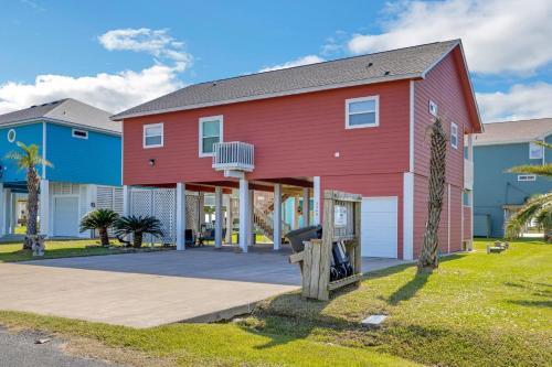 Coastal Cajun Getaway On The Beach! Home
