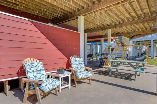 Coastal Cajun Getaway On The Beach! Home