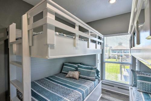 Bolivar Peninsula Beach House, Steps To Coast