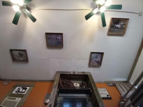 Hostal Old Western Bunk House Sleeps 9 - Trail's End Corral