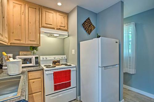 Couples Retreat In Canton With Patio And Yard!