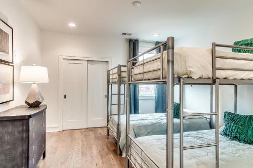 4 Connecting Condos - Sleeps 32 To 36 - Firepits - Garages - Rooftops Decks - Great Views - Security