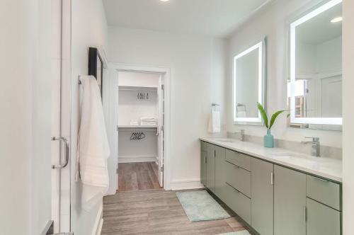 4 Connecting Condos - Sleeps 32 To 36 - Firepits - Garages - Rooftops Decks - Great Views - Security