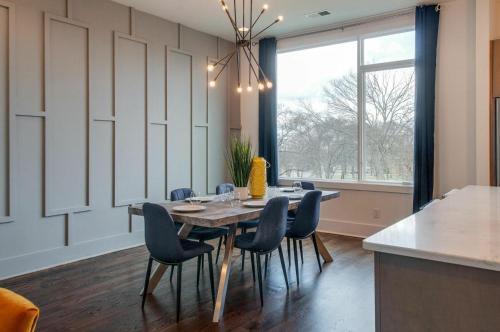 4 Connecting Condos - Sleeps 32 To 36 - Firepits - Garages - Rooftops Decks - Great Views - Security
