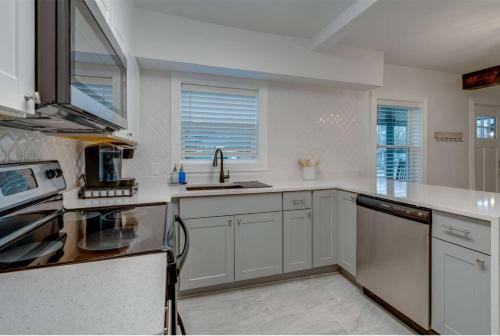 Adorable 2 Bedroom Home 10 Minutes From Downtown