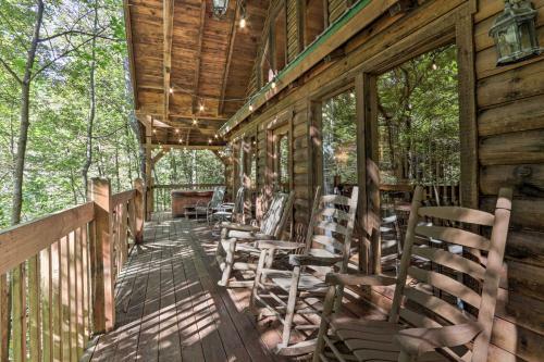Cabin With Hot Tub And Deck, 3 Mi To Pigeon Forge