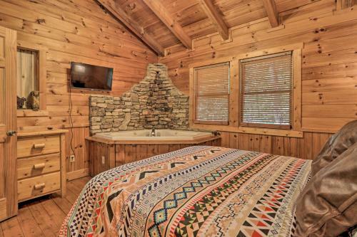 Cabin With Hot Tub And Deck, 3 Mi To Pigeon Forge