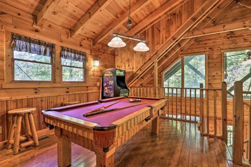 Cabin With Hot Tub And Deck, 3 Mi To Pigeon Forge