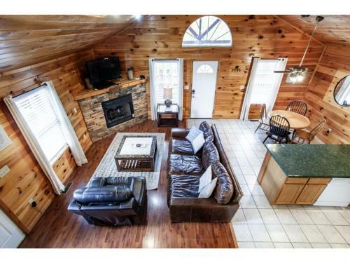 Papa Bear - Private With Hot Tub, Pool Table, And View