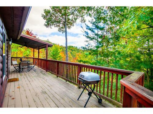 Papa Bear - Private With Hot Tub, Pool Table, And View