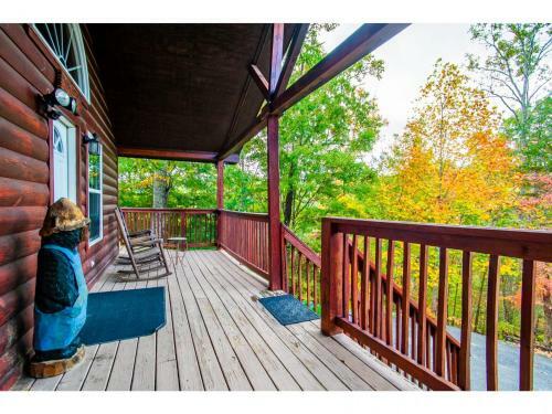 Papa Bear - Private With Hot Tub, Pool Table, And View
