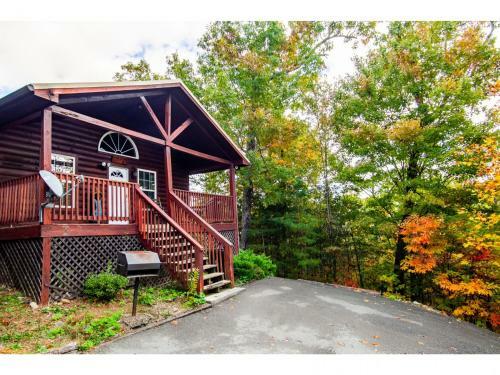 Papa Bear - Private With Hot Tub, Pool Table, And View