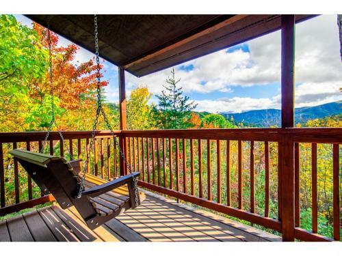 Papa Bear - Private With Hot Tub, Pool Table, And View