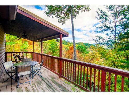 Papa Bear - Private With Hot Tub, Pool Table, And View