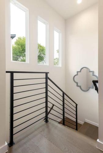 New Modern 2 Bedroom House In Hip Montopolis