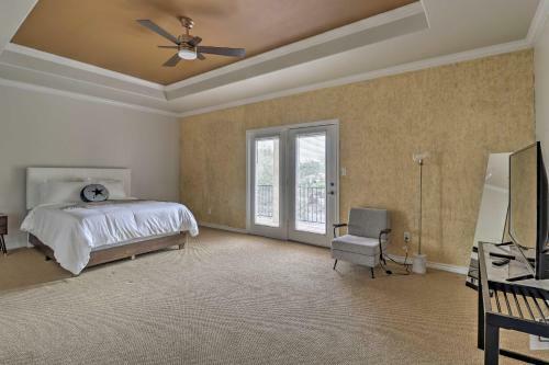 Airy Villa With Gas Grill, Deck And Lake Views!
