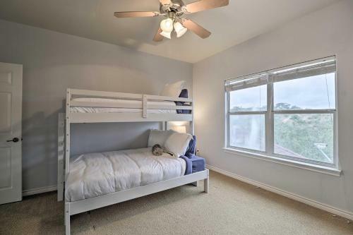 Airy Villa With Gas Grill, Deck And Lake Views!