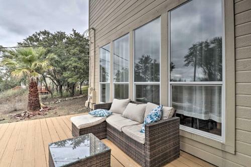 Airy Villa With Gas Grill, Deck And Lake Views!