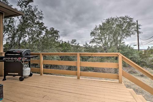 Airy Villa With Gas Grill, Deck And Lake Views!