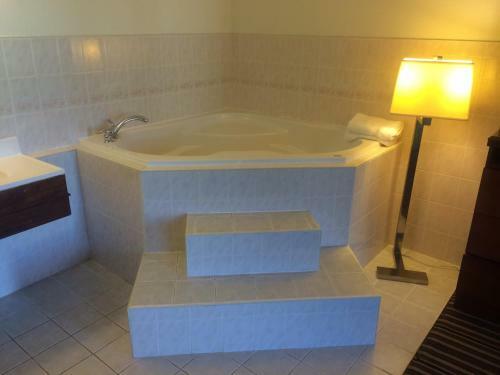 Motel Travel Inn And Suites