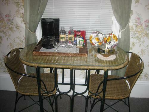 The Bridges Inn At Whitcomb House B&B