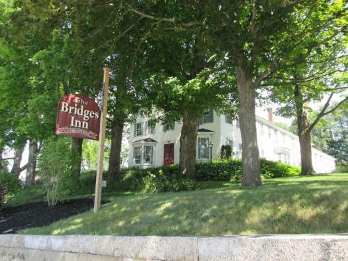 The Bridges Inn At Whitcomb House B&B