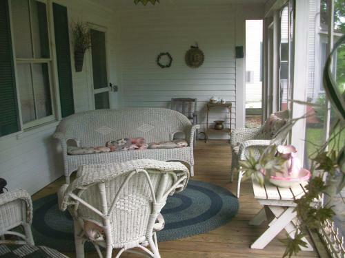 The Bridges Inn At Whitcomb House B&B