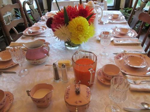 The Bridges Inn At Whitcomb House B&B