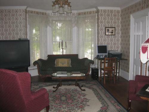 The Bridges Inn At Whitcomb House B&B