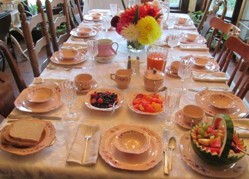 The Bridges Inn At Whitcomb House B&B