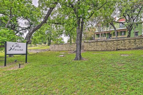 The Lilly House Historic Glen Rose Getaway!