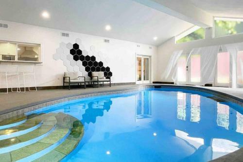 Exquisite Dallas-hidden Gem Indoor Pool(No Party)