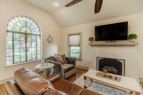 Kessler Park Retreat - Available For 28 Days Or Greater