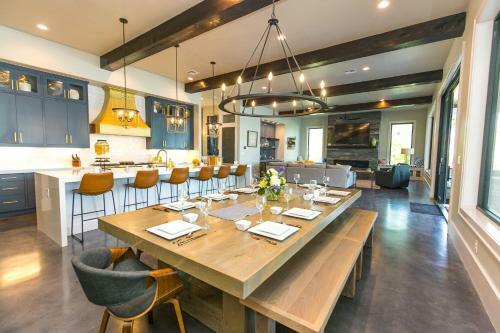 Wake And Roll Plus - The Ultimate Luxury Lake Lbj Escape