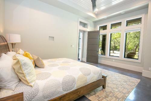 Wake And Roll Plus - The Ultimate Luxury Lake Lbj Escape