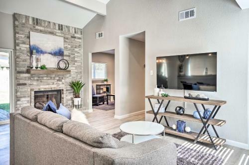 Mod Katy Home - Access Suburban And City Sites!