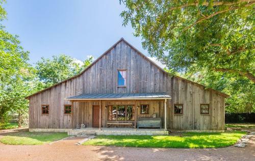 Ada's Peach Street Hideaway - Whole House