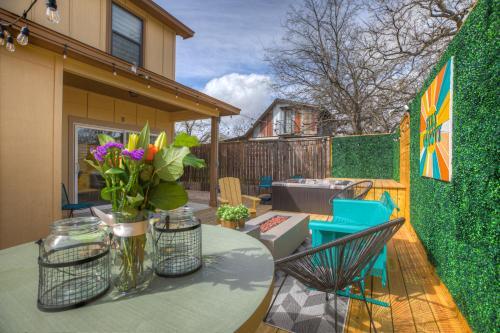 New Luxury Modern Home With Hot Tub And Deck And Firepit
