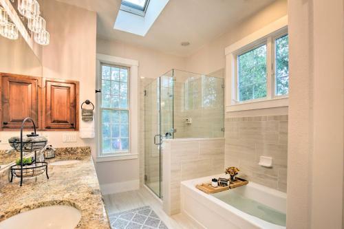 Charmed Haus Relaxing Retreat Near Downtown